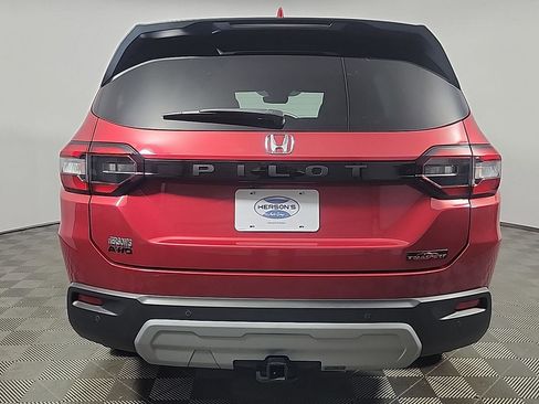 Certified 2023 Honda Pilot TrailSport image 5