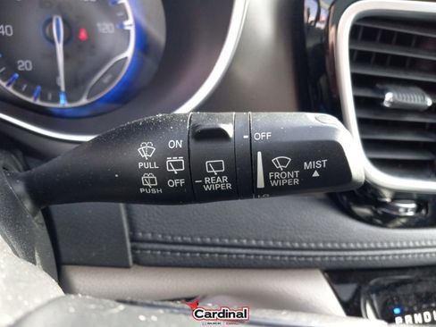 Used 2018 Chrysler Pacifica Limited image 33