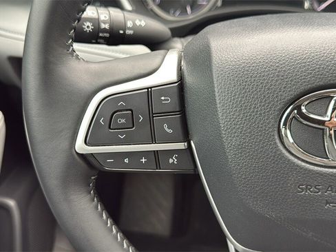 Used 2024 Toyota Highlander XLE image 20