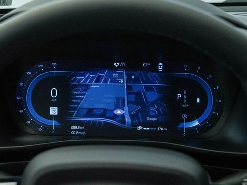 Certified 2025 Volvo XC40 B5 Plus w/ Climate Package image 24