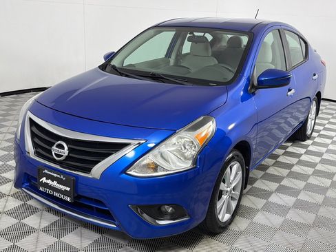 Used 2015 Nissan Versa SL image 10