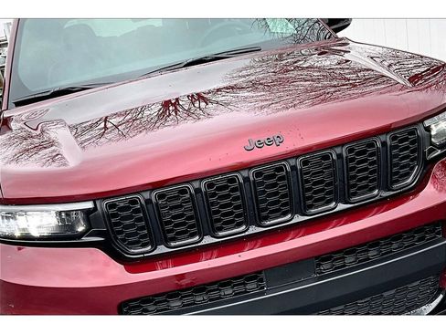 Certified 2025 Jeep Grand Cherokee L Altitude AWD/4WD image 34