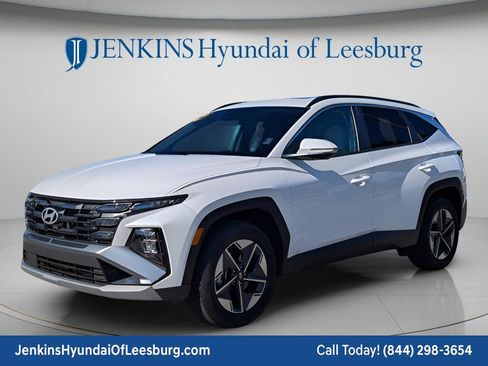 Certified 2025 Hyundai Tucson SEL AWD/4WD image 9