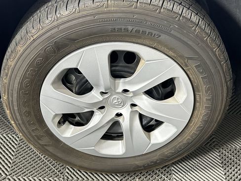 Used 2025 Toyota RAV4 LE AWD/4WD image 10