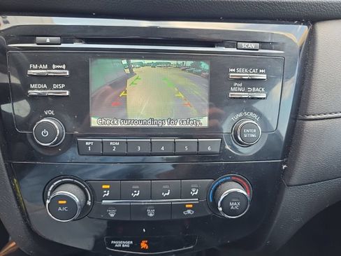 Used 2017 Nissan Rogue S AWD/4WD image 21