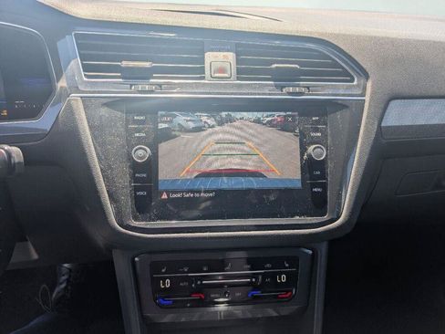 Used 2022 Volkswagen Tiguan SE AWD/4WD image 34