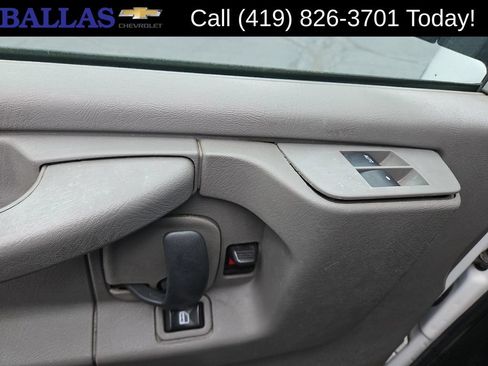 Used 2014 Chevrolet Express 2500 RWD image 24