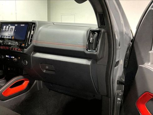 Used 2025 Nissan Frontier PRO-4X AWD/4WD image 18