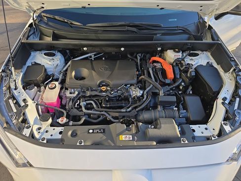 Certified 2025 Toyota RAV4 LE image 31