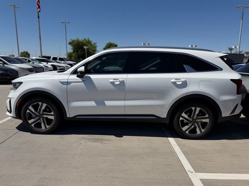 Certified 2024 Kia Sorento EX w/ Panoramic Sunroof Package AWD/4WD image 6