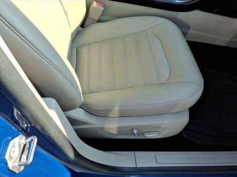 Used 2018 Ford Fusion SE w/ Fusion SE Technology Package FWD image 17