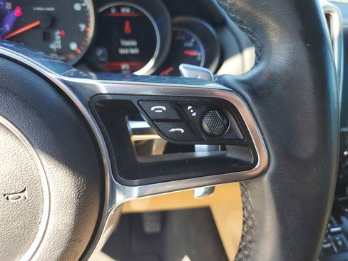 Used 2016 Porsche Cayenne image 30