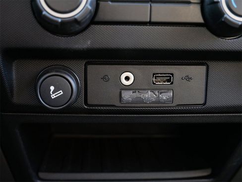 Used 2010 Ford F150 XLT image 23