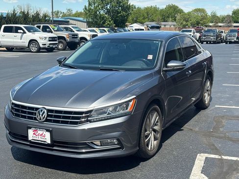 Used 2018 Volkswagen Passat 2.0T SE FWD image 81