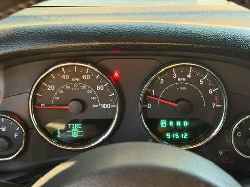 Used 2014 Jeep Wrangler Sport w/ Connectivity Group AWD/4WD image 29