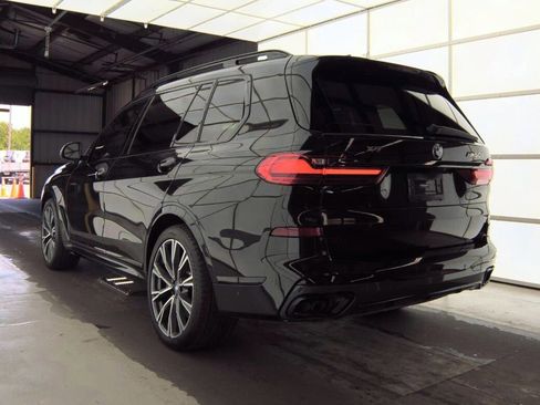 Used 2022 BMW X7 M50i w/ Dynamic Handling Package image 3
