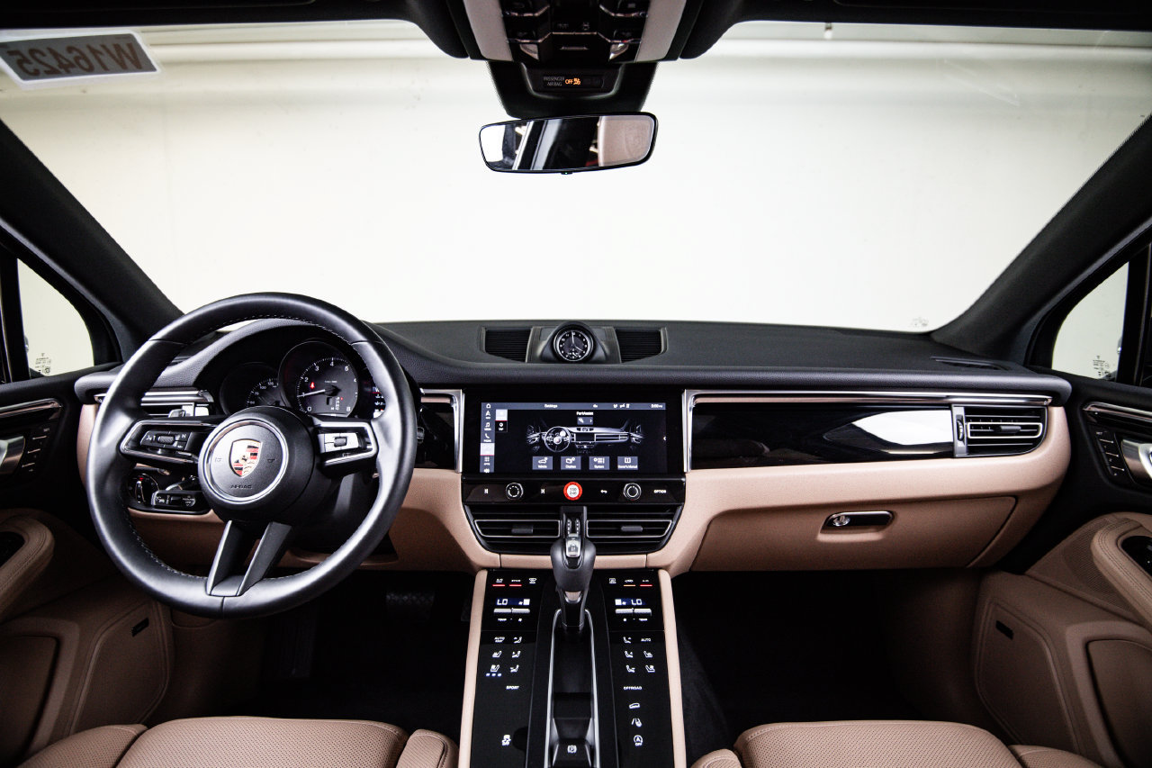 Certified 2026 Porsche Macan AWD/4WD image 25