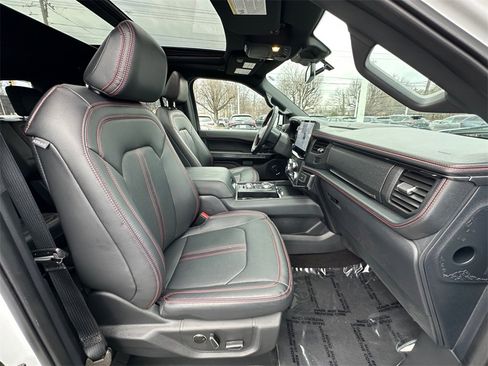 Used 2023 Ford Expedition Limited image 30