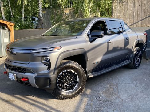 Used 2026 Chevrolet Silverado EV Trail Boss w/ Premium Package AWD/4WD image 1