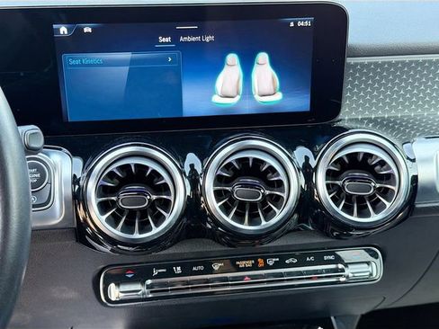 Used 2024 Mercedes-Benz GLB 250 image 31