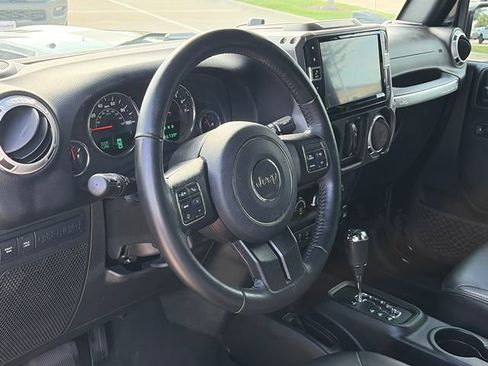Used 2018 Jeep Wrangler Unlimited Rubicon w/ Connectivity Group AWD/4WD image 17