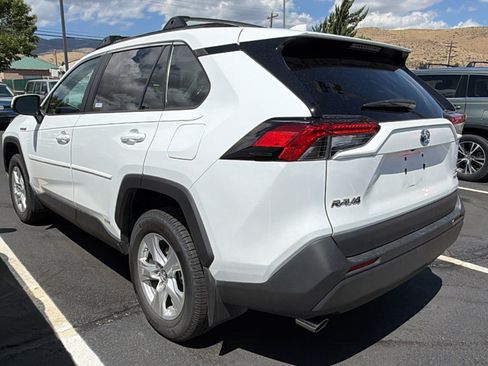 Used 2020 Toyota RAV4 XLE w/ Convenience Package AWD/4WD image 3