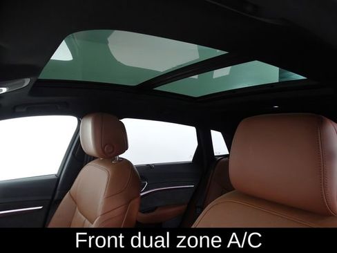 Used 2019 Audi e-tron Prestige w/ Prestige Package image 10