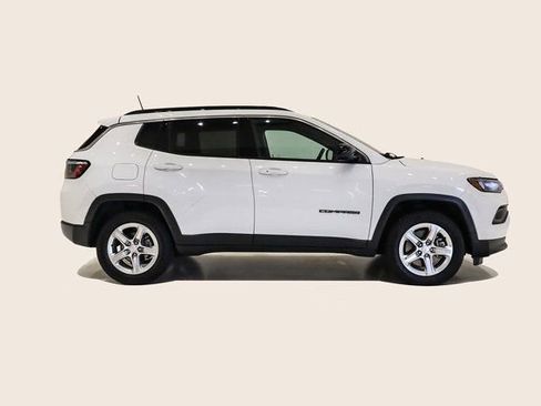 Used 2023 Jeep Compass Latitude image 4