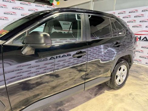 Used 2021 Toyota RAV4 LE image 5