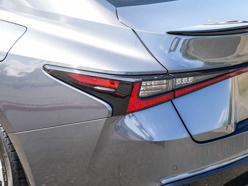 Used 2023 Lexus IS 350 F Sport RWD image 11