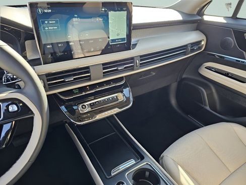 Used 2025 Lincoln Corsair AWD w/ Equipment Group 101A image 31