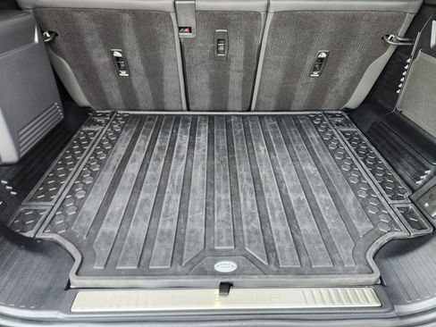 Certified 2025 Land Rover Defender 110 image 36