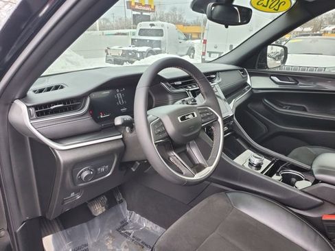 Certified 2023 Jeep Grand Cherokee Altitude image 11