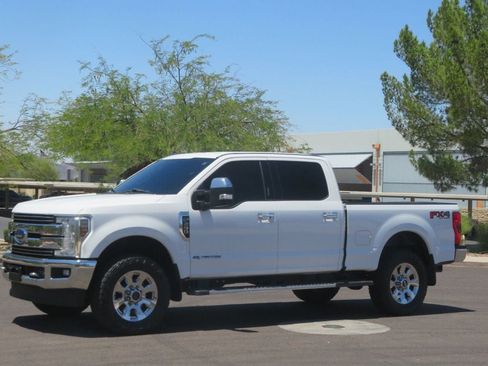 Used 2019 Ford F250 Lariat w/ Lariat Ultimate Package AWD/4WD image 2