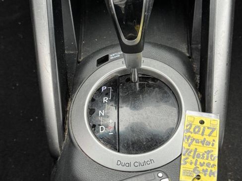 Used 2017 Hyundai Veloster Value Edition image 18