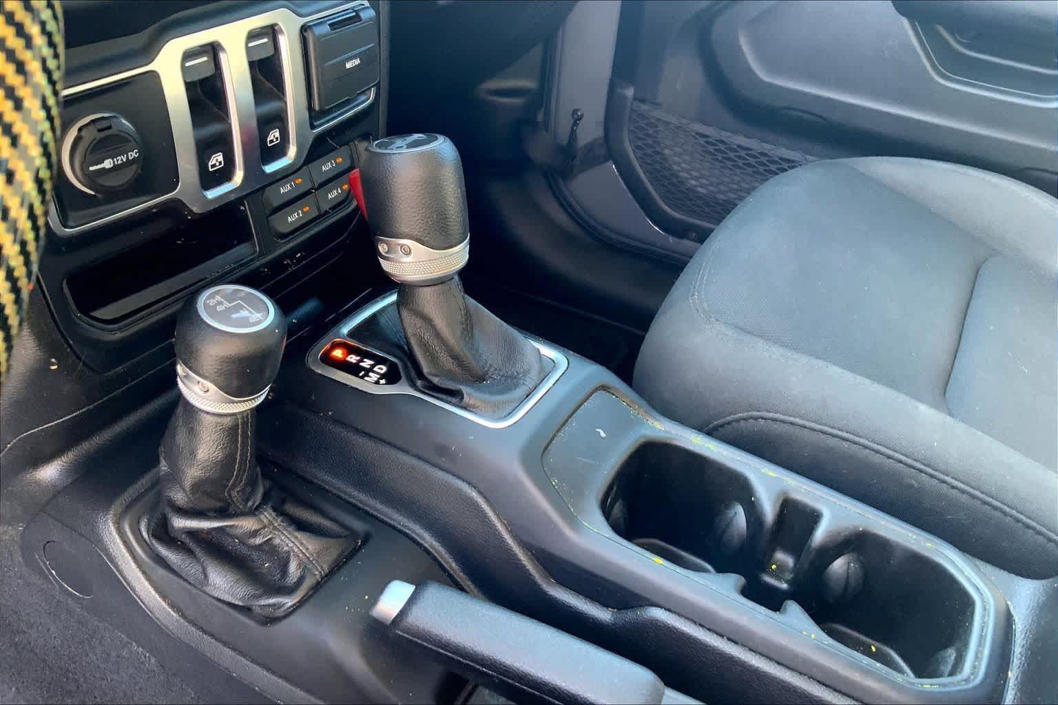 Used 2019 Jeep Wrangler Sport AWD/4WD image 14