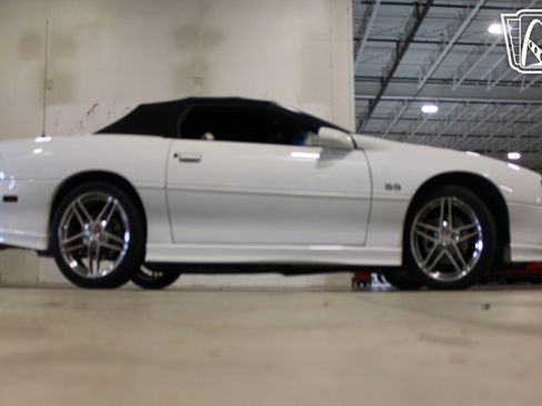 Used 2001 Chevrolet Camaro Z28 w/ SS Performance/Appearance Pkg image 19