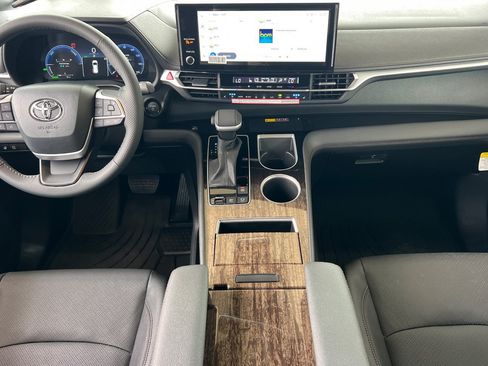 Certified 2026 Toyota Sienna Platinum AWD/4WD image 13