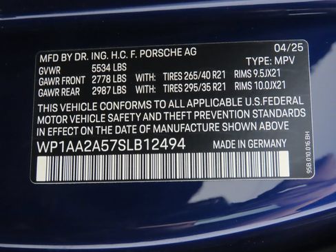 Used 2025 Porsche Macan AWD/4WD image 35