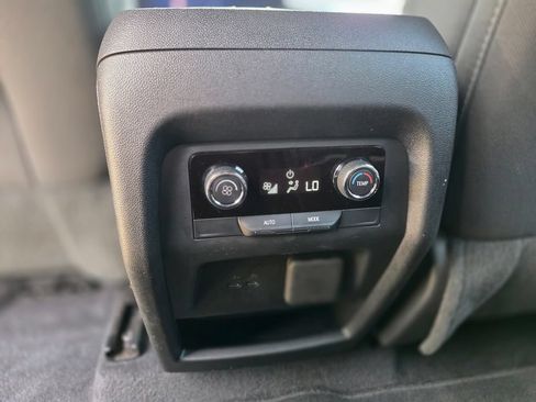 Used 2026 Chevrolet Traverse LT w/ Driver Confidence Package FWD image 17