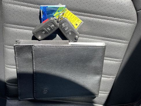 Used 2017 Volkswagen Jetta GLI FWD image 28