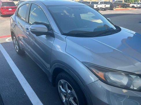 Used 2017 Honda HR-V EX image 3