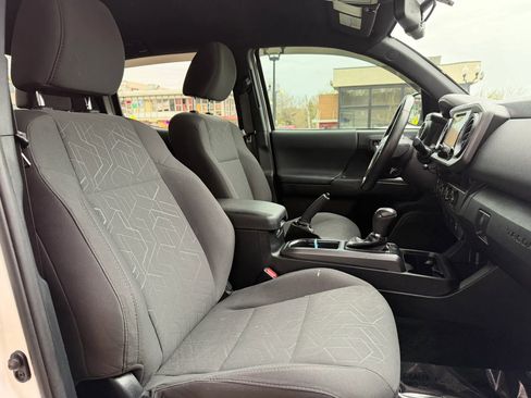 Used 2017 Toyota Tacoma TRD Sport w/ Tow Package image 15