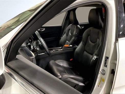 Certified 2022 Volvo XC60 T8 Inscription w/ Advanced Package image 25