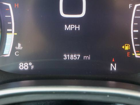 Used 2025 Chrysler Pacifica Select FWD image 29