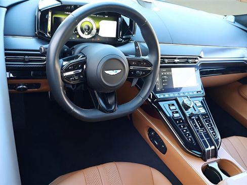 Used 2025 Aston Martin V8 Vantage Coupe image 14