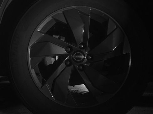 Used 2025 Nissan Rogue SV image 12