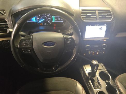 Used 2018 Ford Explorer XLT w/ Equipment Group 202A FWD image 22