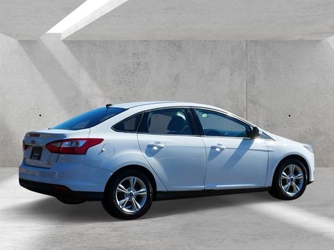 Used 2014 Ford Focus SE w/ SE Winter Package image 3