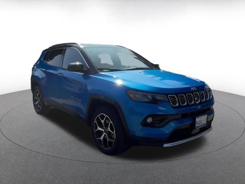 Used 2025 Jeep Compass Limited image 3